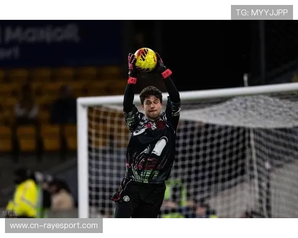 门兴格拉德巴赫门将扑救关键球，力保平局