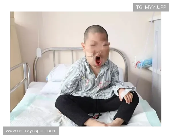 迪洛伦佐带伤坚持比赛六个月，手术成功后开启康复之路