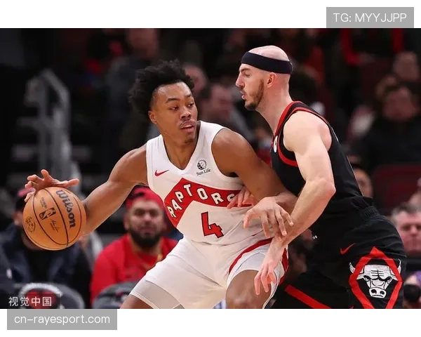 快讯:猛龙与公牛比赛第三节,两队合计命中率不足35%,场面陷入泥沼。 快讯:猛龙与公牛比赛第三节,两队合计命中率不足35%,场面陷入泥沼。